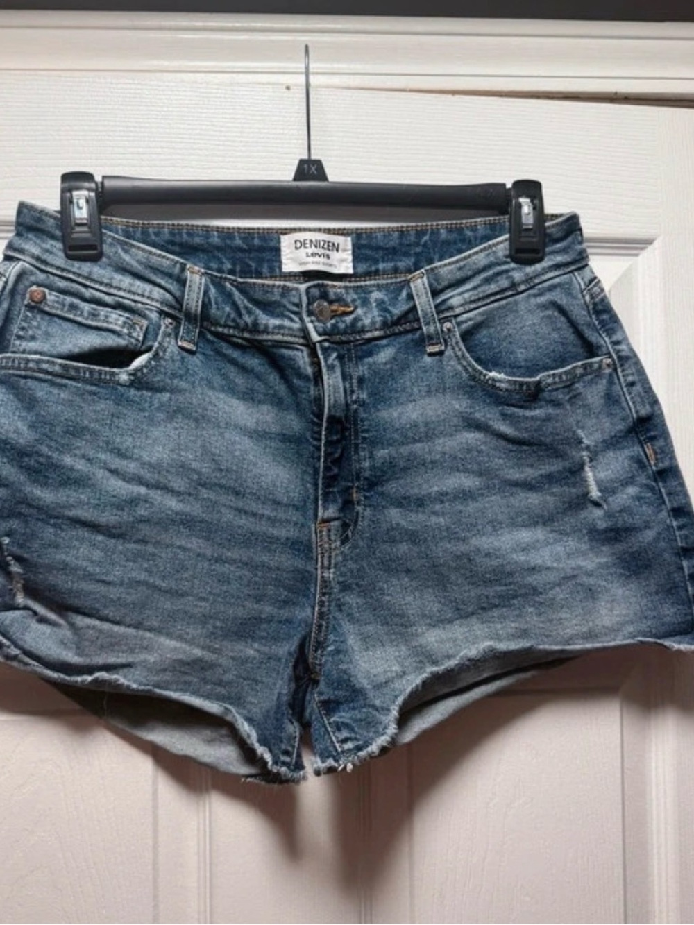 Levi’s Denizen Blue Denim Cutoff Women's Shorts - size 14/32